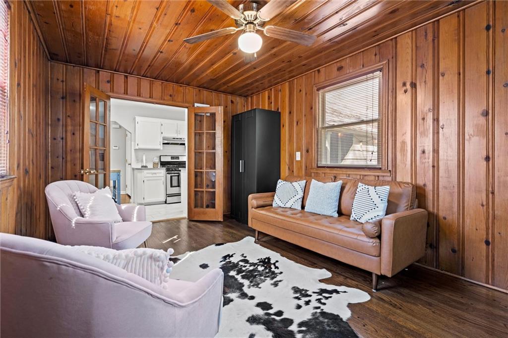 Listing images