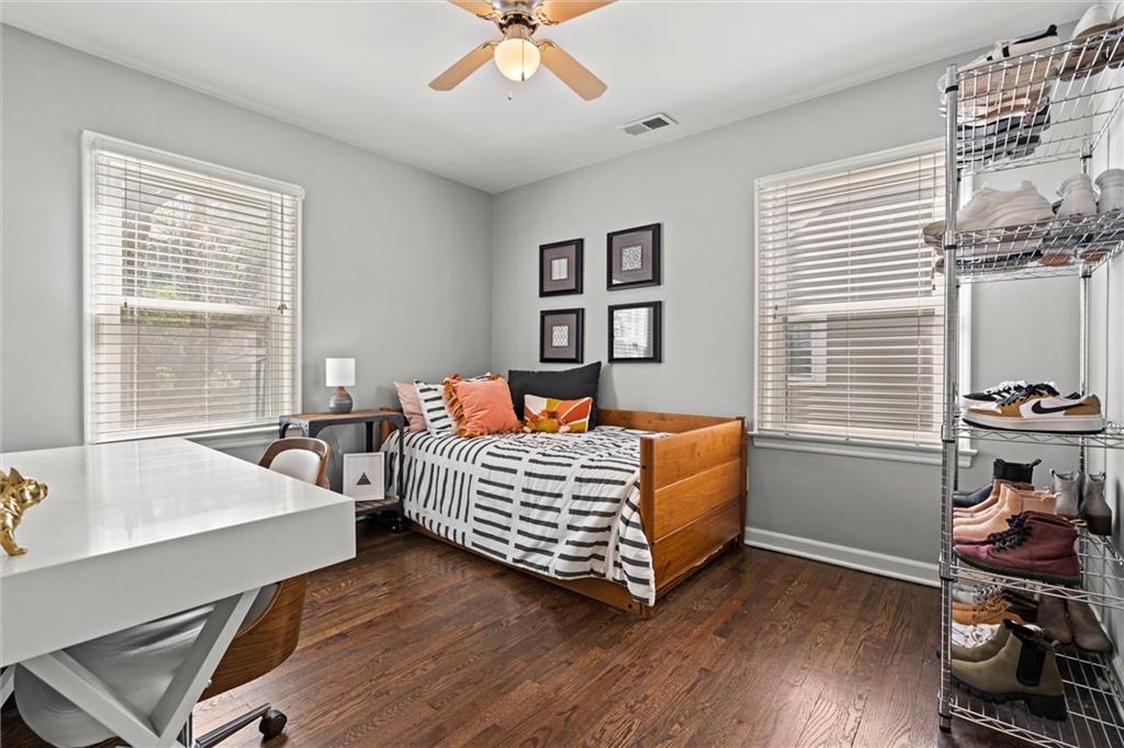 Listing images