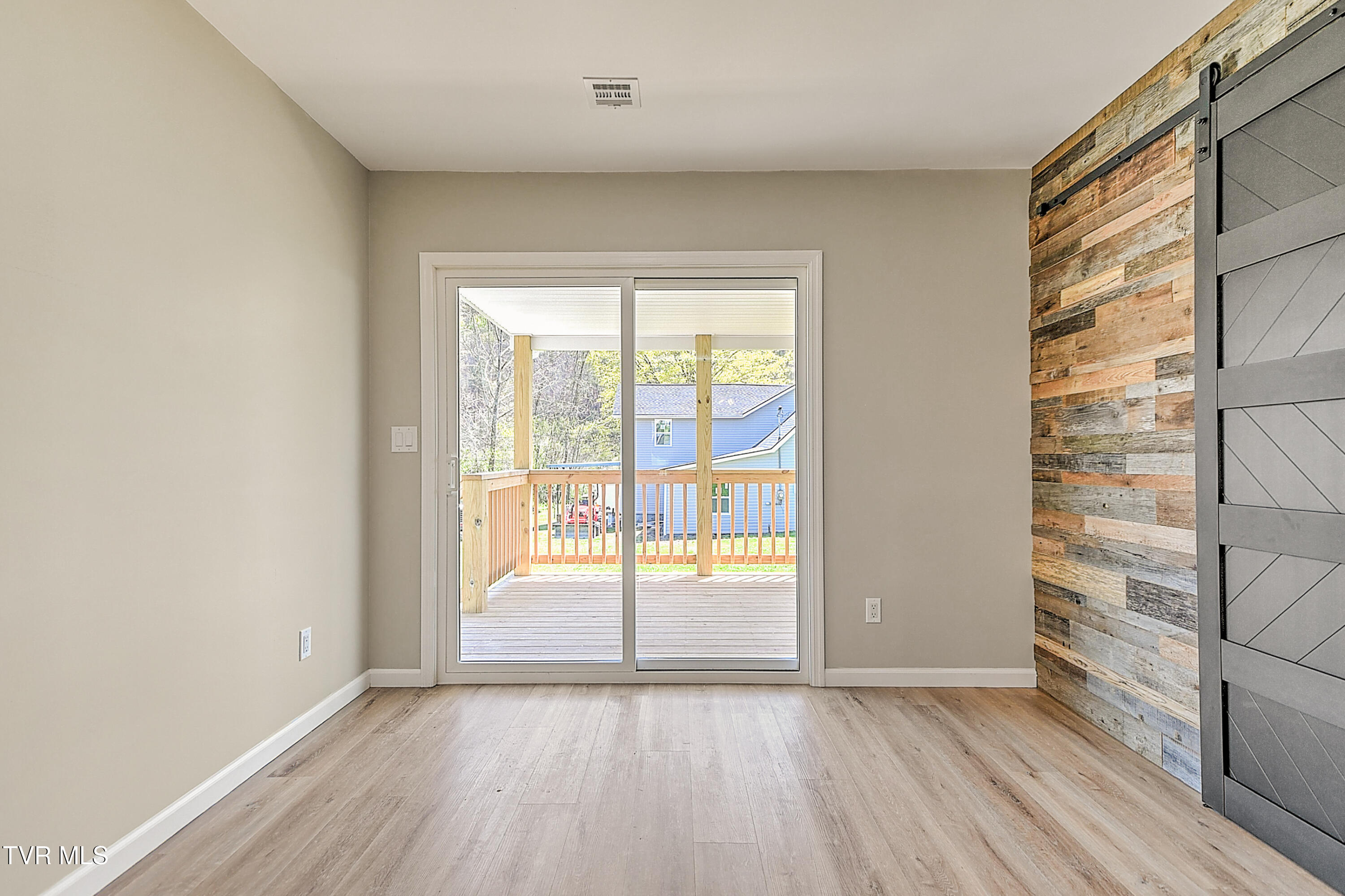Listing images