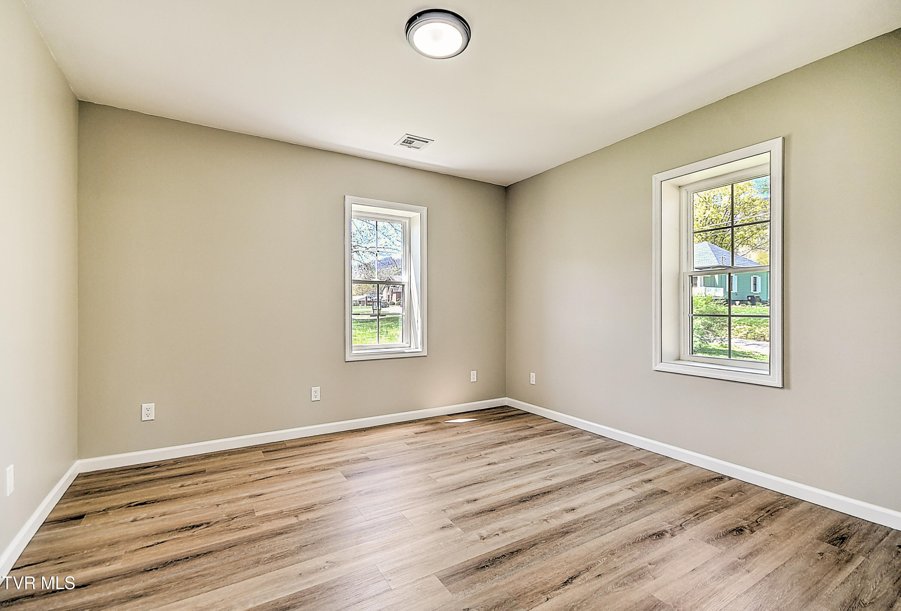 Listing images