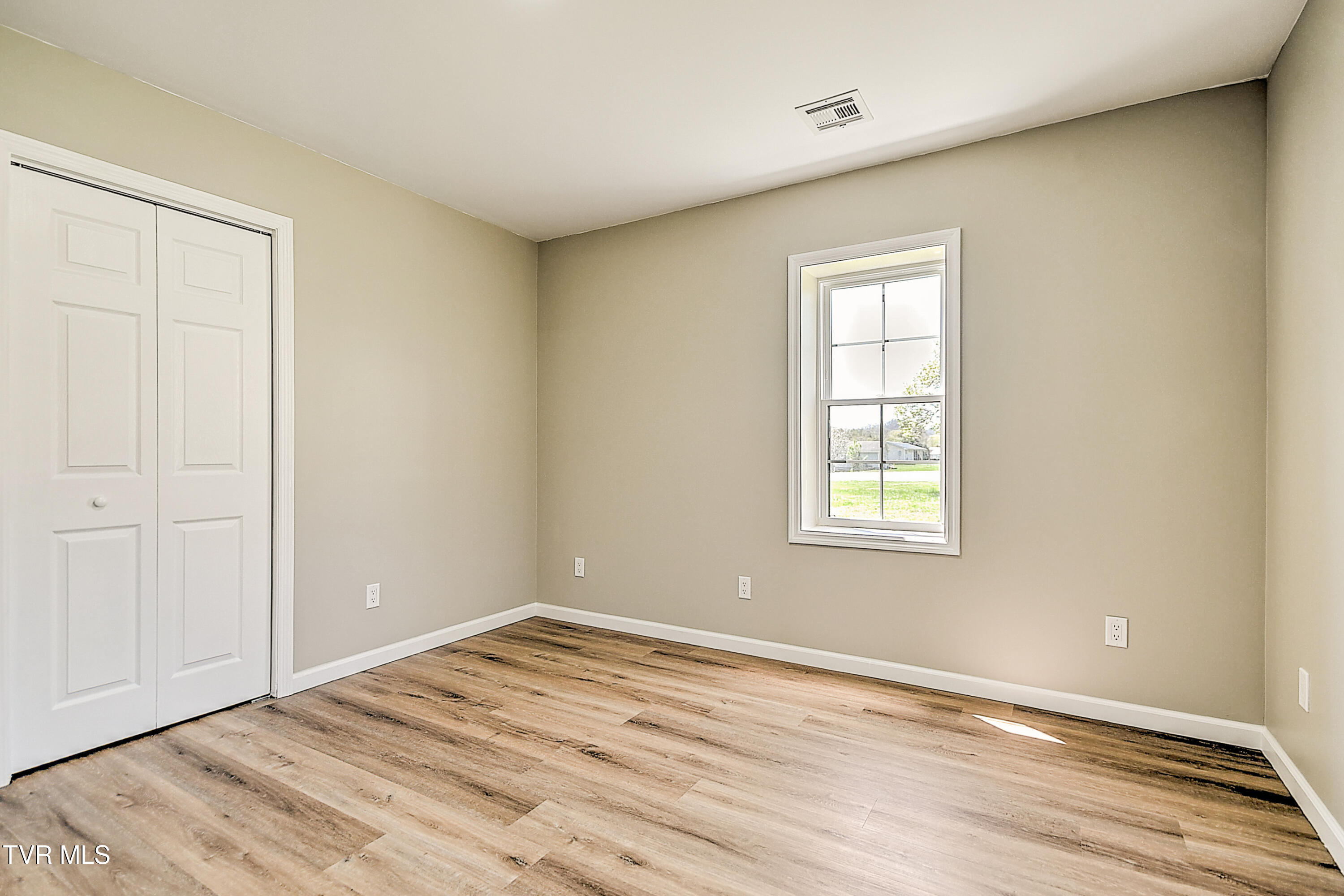 Listing images