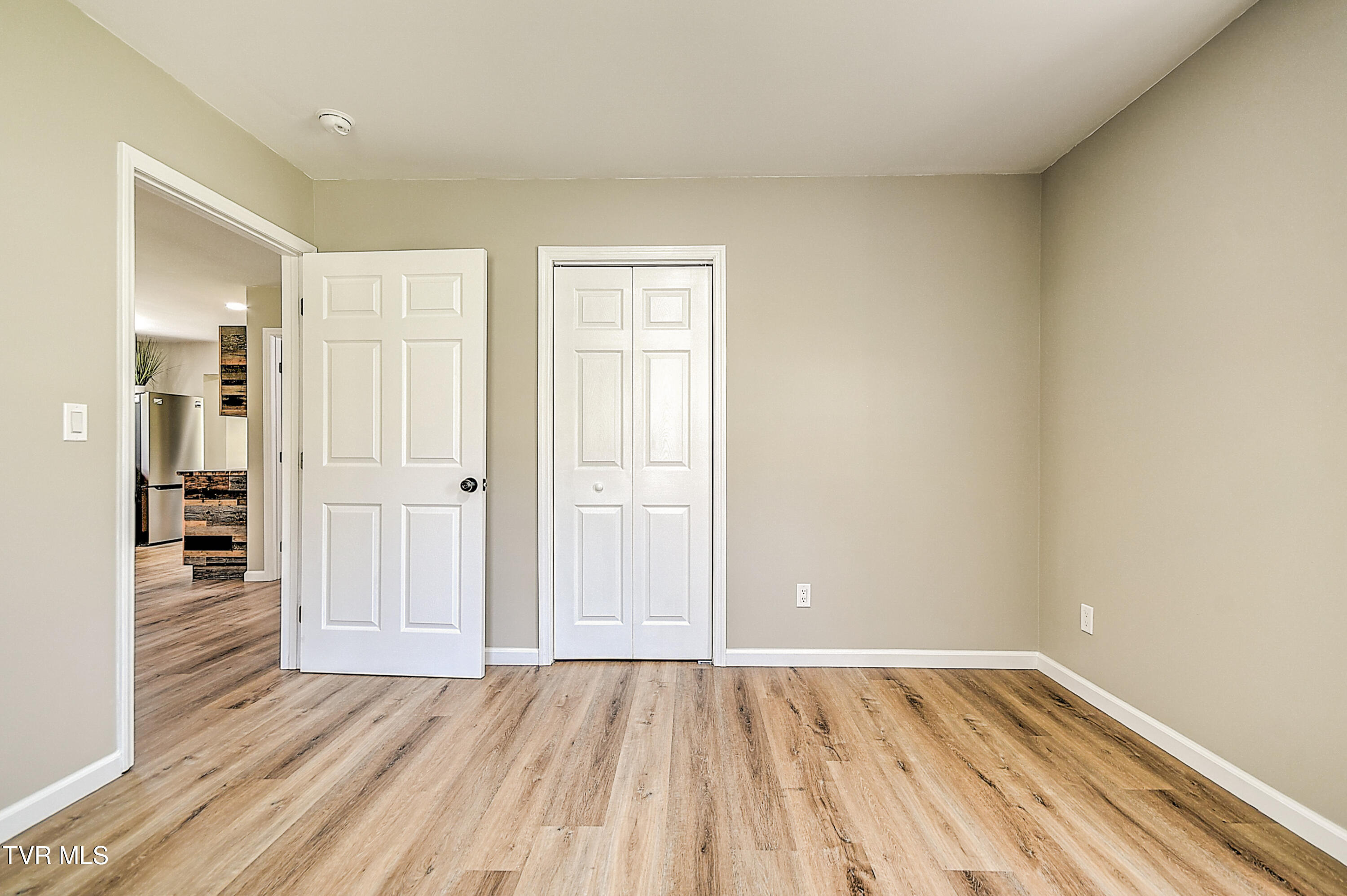 Listing images