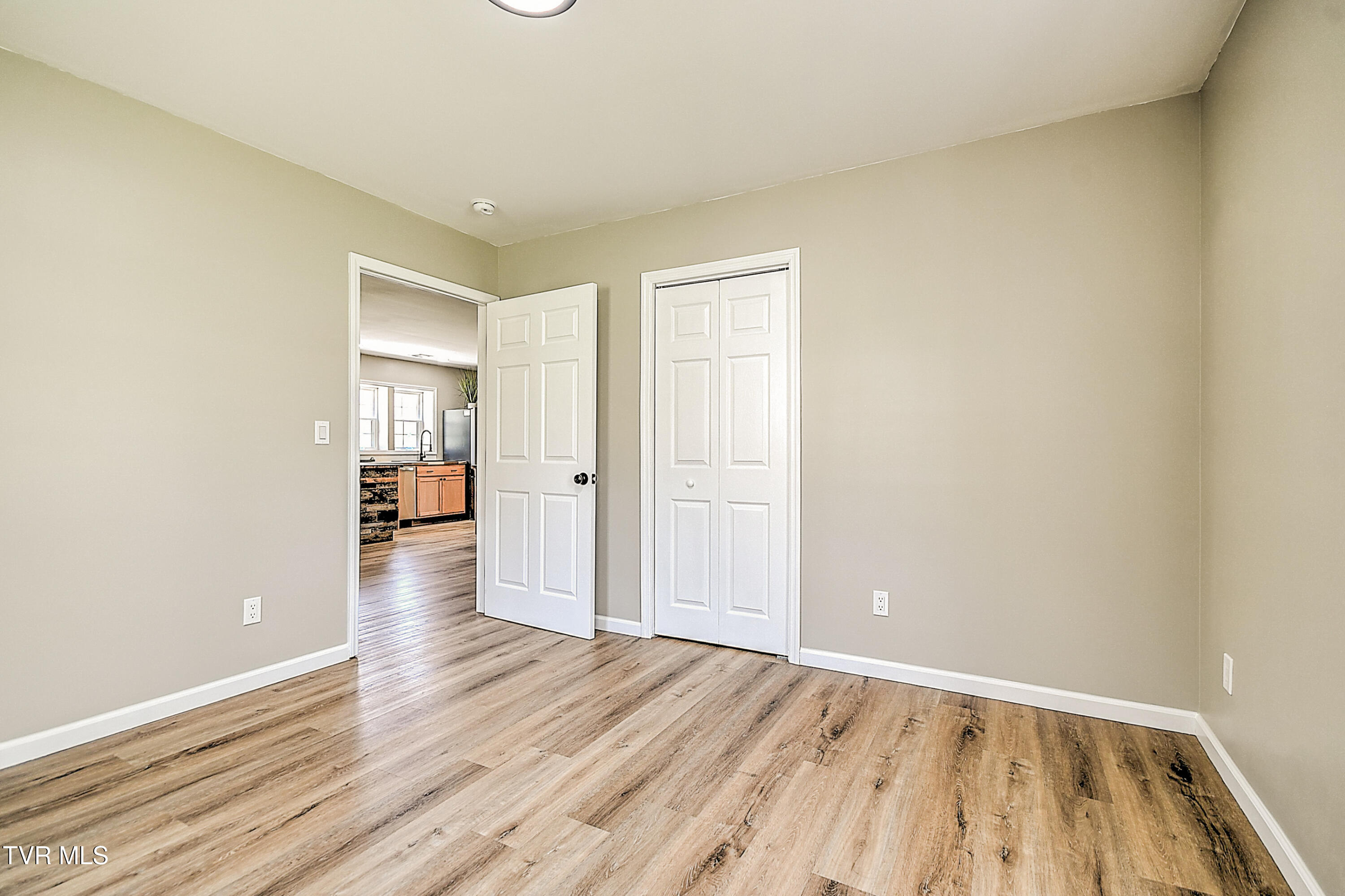 Listing images