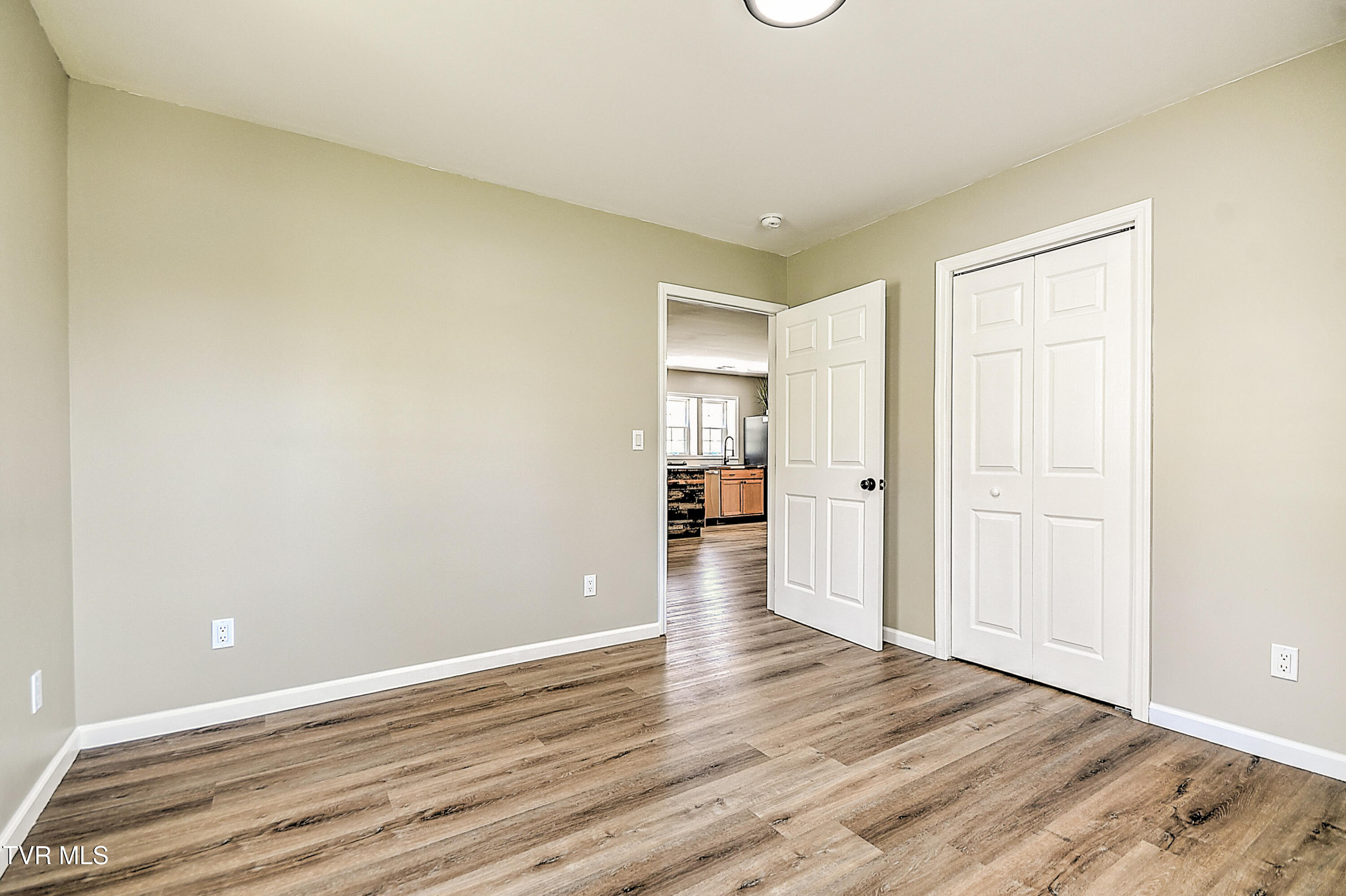Listing images