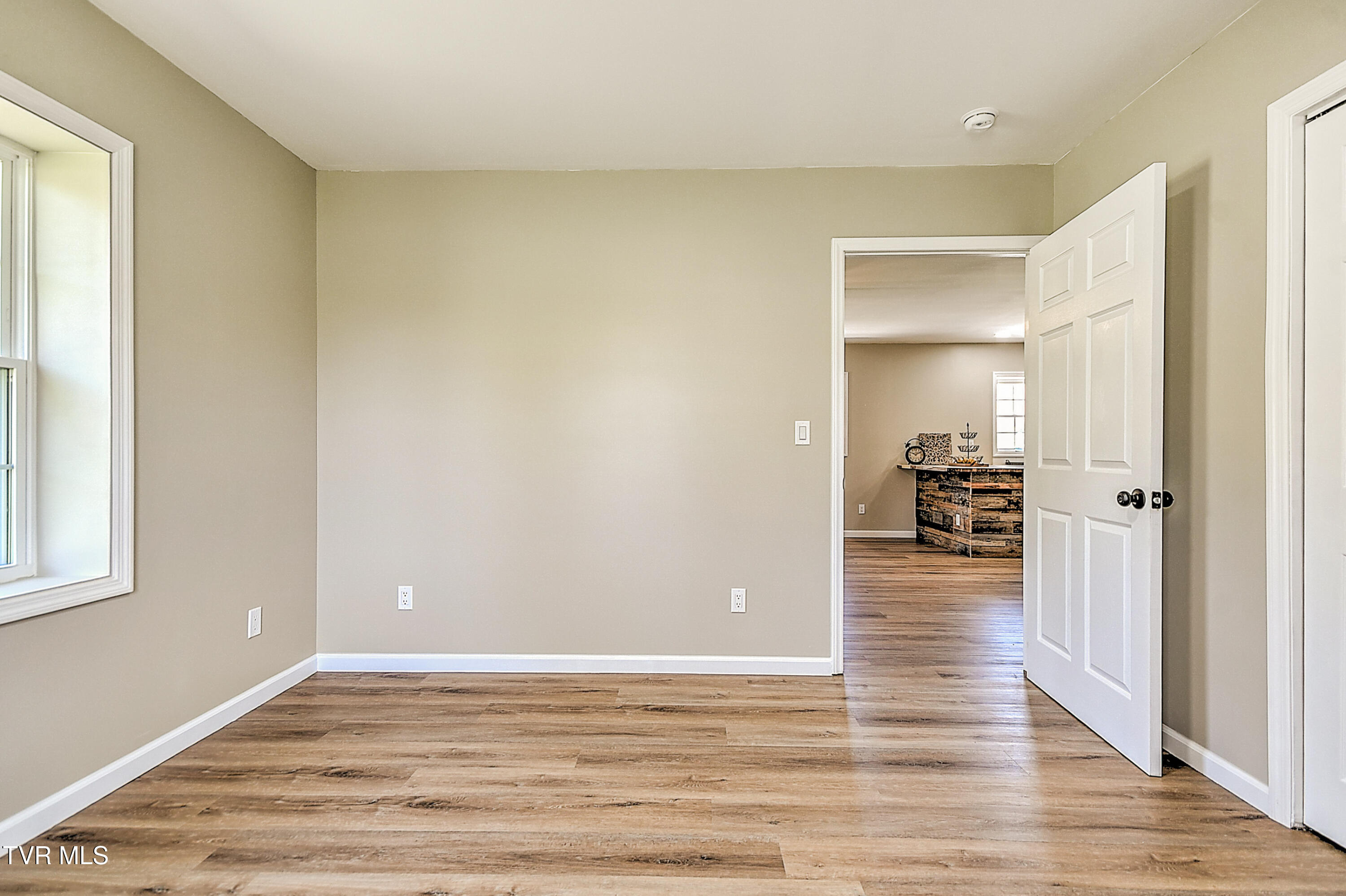 Listing images