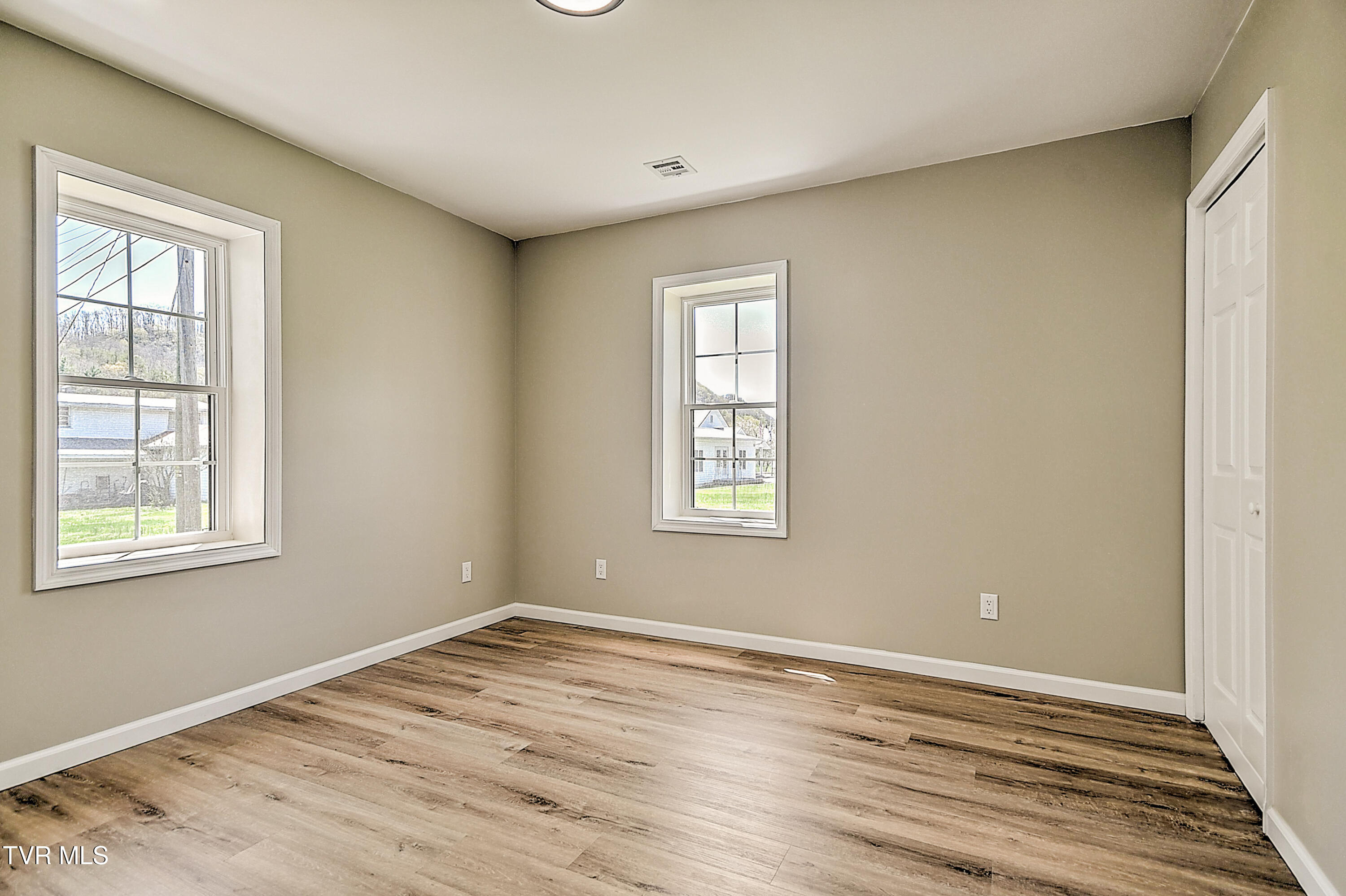 Listing images