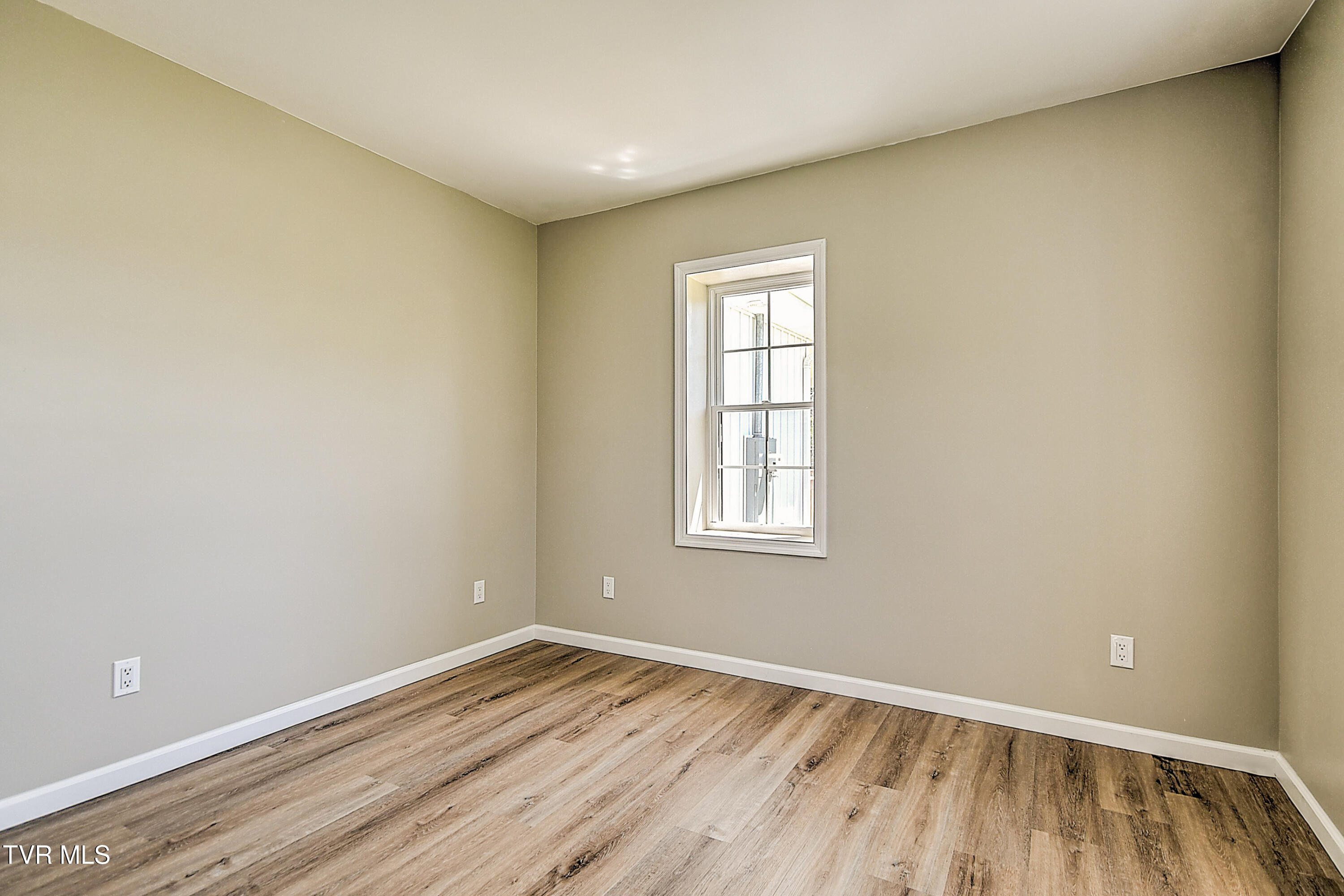 Listing images