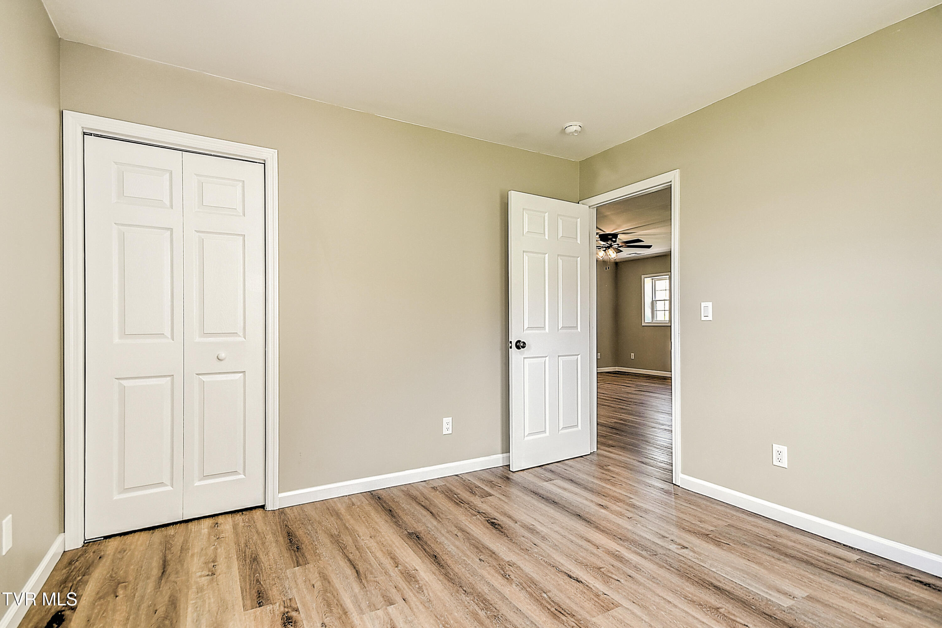 Listing images