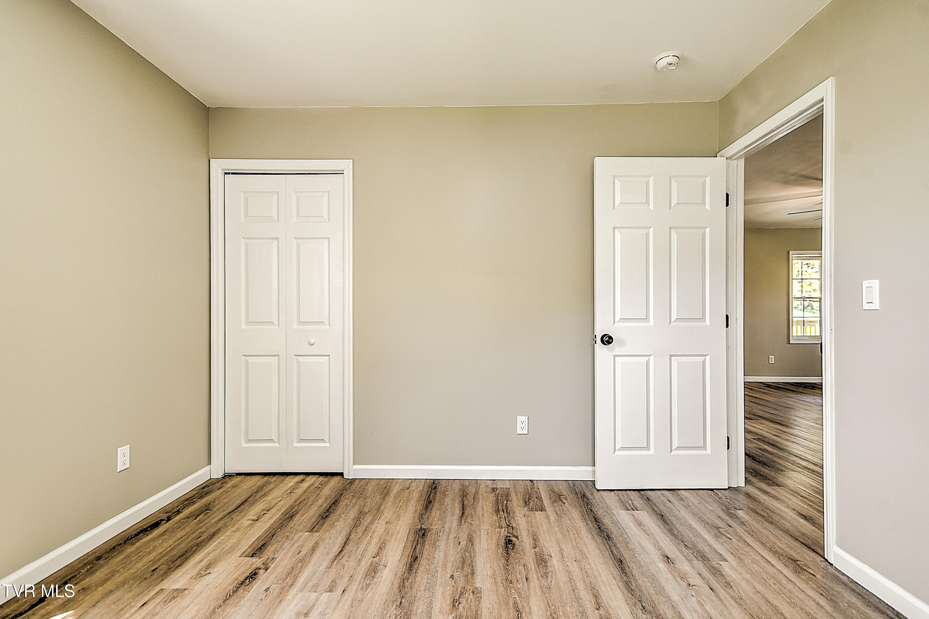 Listing images