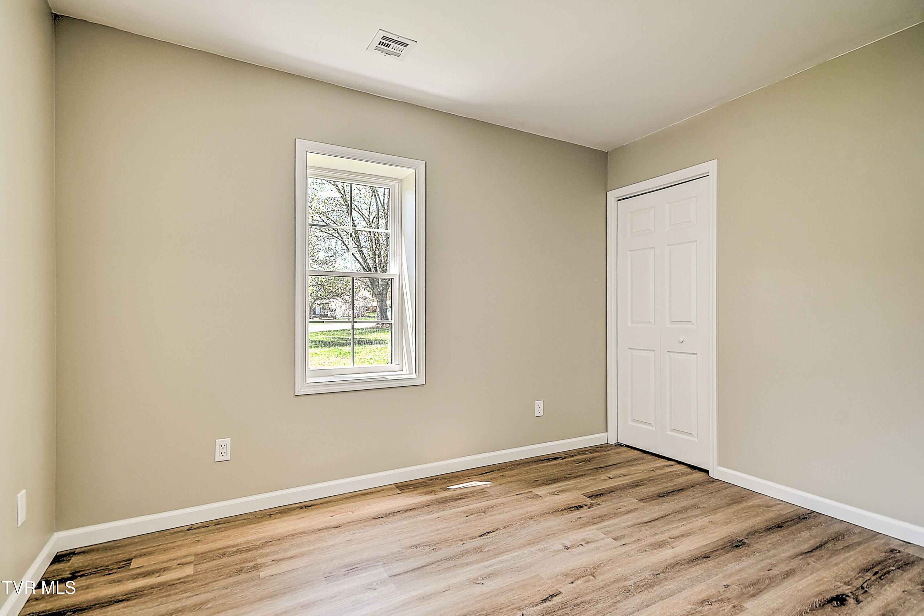 Listing images