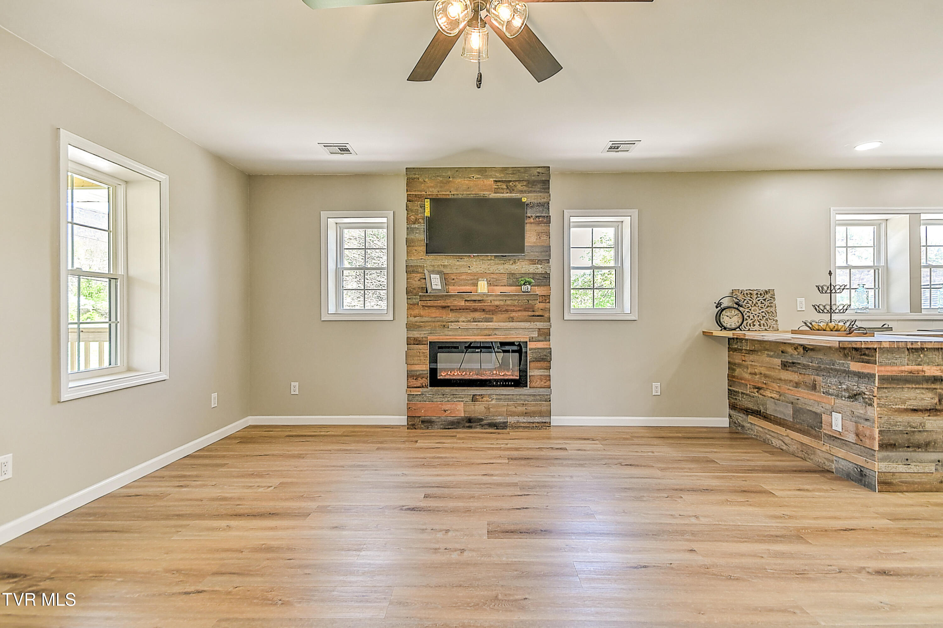 Listing images